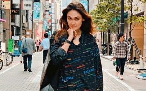 Luna Maya Joget Bareng Geng Cowok Diminta Jaga Imej, Sikap Mesra ke Brondong Tampan Bukti Naksir?