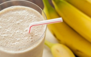 Ingin Tetap Bertenaga Saat Cuaca Panas? Minum Saja Jus Pisang