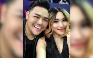 Gantengnya Ivan Gunawan Berewokan Saat Umrah, Video Call Ayu Ting Ting Bukti Kangen Berat?