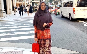 Makin Mellow, Kartika Putri Sedih Ditinggal Bidan Yang Bantu Rawat Bayinya