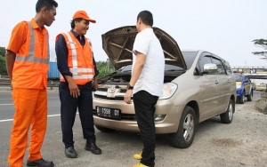 Setelah Menemukan Masalah Overheat Pada Mobil, Putuskan Memanggil Bantuan atau Tidak
