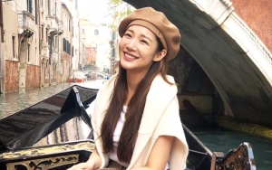 Park Min Young Pose Keren Umbar Pinggang Ramping, Netizen Beri Pujian Selangit