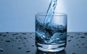 Minum Air Sebelum Makan Bisa Membantumu Diet Menggunakan Air Putih
