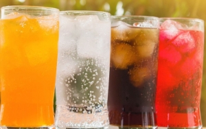 Sering Konsumsi Minuman Berkalori? Segera Ganti dengan Air Putih Ya Jika Ingin Turunkan Berat Badan