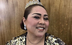 Nunung Girang Sang Putra Bawakan Singkong Saat Jalani Sidang Lanjutan