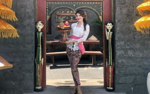 Posting Kecantikan Masa Muda, Tamara Bleszynski Murka Diberitakan Pamer Belahan Dada