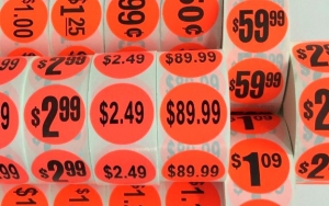 Suka Tertarik dengan Kosmetik yang Dijual dengan Harga Super Murah? Boleh Saja, Tapi Hati-Hati Ya
