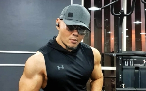 Deddy Corbuzier Diparodikan Dengan Dandanan Serba Hitam, Reaksinya Jauh Beda Dari Melly Goeslaw!