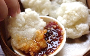 Rujak Cireng, Oleh-Oleh Khas Bandung yang Gurih dan Nikmat