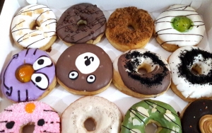 Donat Madu, Oleh-Oleh Khas Bandung yang Kenyal dan Gurih