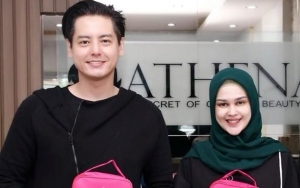 Baby Moon Romantis, Roger Puji Cut Meyriska 'Surga Dunia' Hingga Sentuh Perut Bak Benarkan Kehamilan
