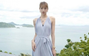 Lisa BLACKPINK Pose Seksi Umbar Kaki Panjang dan Perut Mulus di Kapal Pesiar