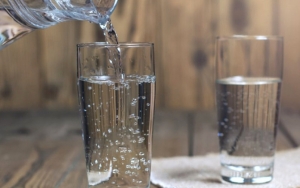 Jaga Kesehatanmu di Musim Pancaroba dengan Mengkonsumsi Banyak Air Putih