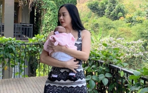 Putri Aura Kasih Bikin Takjub Punya Kebiasaan Unik Ini di Usia 2 Bulan 