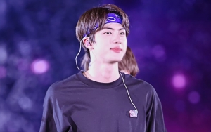 Jin BTS Pede Sebut Wajah Tampannya Bikin Silau Hingga Sebabkan Kebutaan Mata