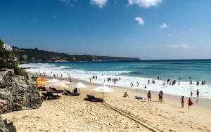 Pantai Dreamland dengan Panorama Alam yang Indah Pernah Jadi Lokasi Syuting FTV Kadek Devi