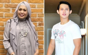 Ely Sugigi 'Lepas' Hijab Dipuji Irfan Sbaztian Bak Bidadari, Pertanda Siap Balikan?