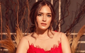 Yasmine Wildblood Tampil Berhijab Bikin Pangling, Aura Cantik Makin Terpancar Dipuji Habis-Habisan