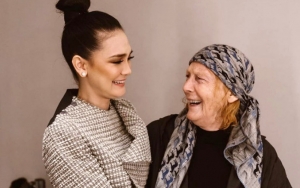  Interaksi Sepele Luna Maya Saat Jemput Ibu Kunjungi Jakarta Bikin Terharu