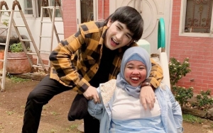Rio Jiplak Rambut Oppa Korea Diledek Pakai Wig, Gaya Kekeyi Tertawa Curi Perhatian