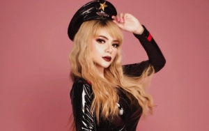 Sempat Ngaku Stop Posting Foto Seksi, Dinar Candy Malah Umbar Dada Di Atas Ranjang