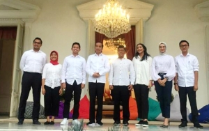 Jokowi Tunjuk 7 Stafsus Milenial, 'Putri Tanjung' Langsung Trending