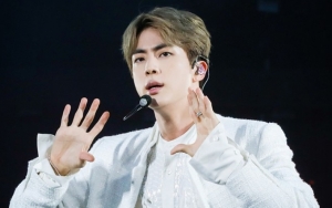 Jin BTS Didesak Segera Main Drama Sebelum Wamil, Pemicunya Foto-Foto Tampan di Bandara