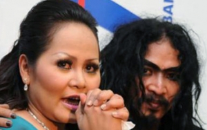 Dulu Dihempas Demi 'Pelakor', Istri Tua Limbad Cantik Singset Pamer Outfit Puluhan Juta?