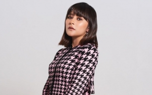 Prilly Latuconsina Tampil Dengan Baju Mirip Piyama dan Tas Branded, Harganya Bikin Melongo  