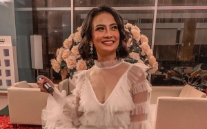 Iklan Lipstik, Video Seksi Vanessa Angel Di Atas Ranjang Malah Bikin Heran  