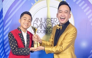 Selain Minum ASI Sarwendah, Betrand Buktikan Dekat dengan Ruben Onsu Sampai Ciuman Bibir