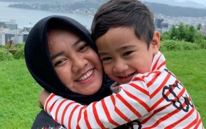 Kembali Ikut Keliling Dunia, Lala Bagikan Penampilan Rafathar Putra Raffi dengan Warna Rambut Baru