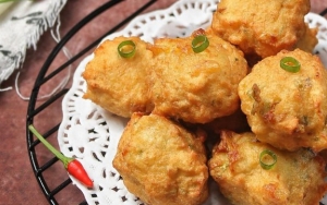 Perkedel Bondon, Kuliner Malam di Bandung yang Selalu Diserbu Banyak Orang