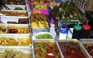 Ingin Makan Berat yang Enak dan Murah Saat Malam? Datang Saja ke Warung Ceu Mar