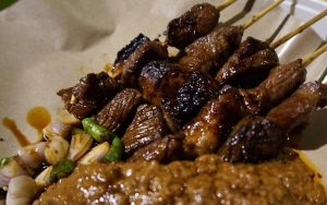 Sate Hadori, Kuliner Malam di Bandung yang Telah Dirintis Sejak Tahun 1952
