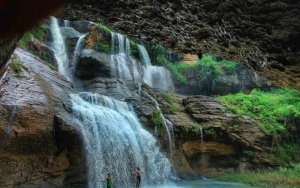 Wisata Air Terjun Bakal Makin Menarik Saat Hujan Rintik-Rintik