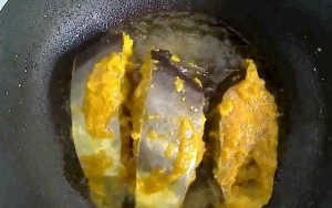 Jangan Dibolak-balik Saat Menggoreng Ikan Patin Karena Bikin Hancur