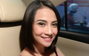 Pose Seksi Di Tumpukan Uang, Vanessa Angel Minta Dibayar Cash Ogah Terima Transfer