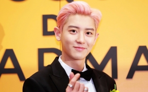 Chanyeol Didesak Netizen untuk Traktir Fans EXO Beruntung Ini 