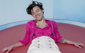 Harry Styles Nekat Tampil Telanjang di Poster Album Baru 'Fine Line'