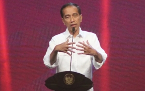 Singgung Pembangunan Papua, Jokowi: Siapa Suruh Makan Infrastruktur?