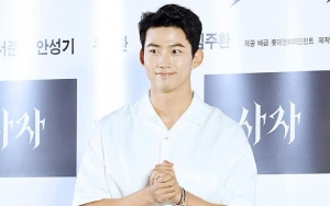 Beredar Foto Taecyeon 2PM Kencan dengan Wanita Diduga Aktris 