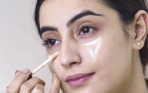 Tutupi Kekurangan Pada Wajah dan Buat Makeup Tahan Lama dengan Menggunakan Concealer