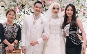 Natasha Wilona Akui Ngebet Nikah Saat Hadir di Resepsi Ciki-Rezky, Begini Reaksi Sang Ibunda