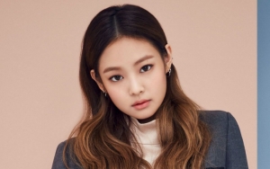 Gaya Imut Jennie di Event Gentle Monster Tuai Pujian, Dress Hampir Melorot Bikin Khawatir