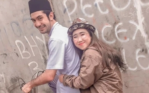 Kiky Saputri Takut Nyesel Jika Tak Balas Cium Pipi Reza Rahadian, Akui Saling Sayang