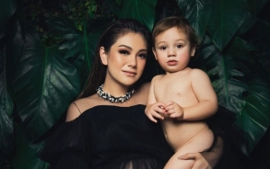 Serunya Abang Lucio dan Baby Koa Anak Celine Evangelista Berendam Sampai Pipi Tumpah