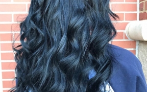 Blue Black Bikin Rambut Bisa Berubah Warna Tergantung Cahaya