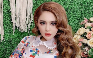 Jenita Janet Sering Cekcok Selama Nikah, Suami Tetap Jadi Manajer Usai Cerai?