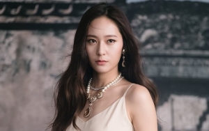 Visual Krystal f(x) di Sederet Foto Candid Ini Bikin Speechless Saking Cantiknya